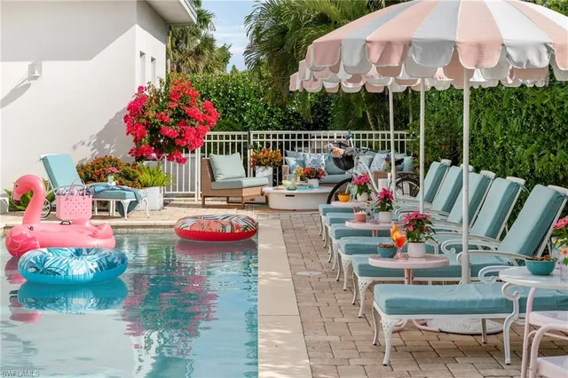 $1,995,000 | 10042 Vanderbilt Drive, Naples, FL 34108