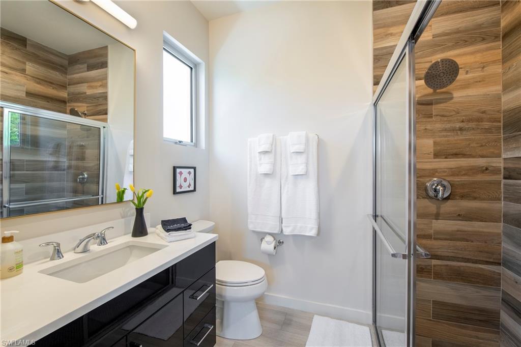 10042 Vanderbilt Drive Naples, FL 34108 - Photo 17 of 37