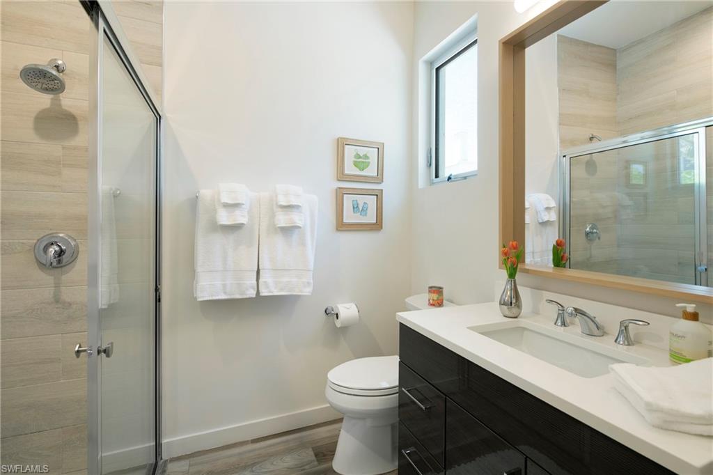 10042 Vanderbilt Drive Naples, FL 34108 - Photo 23 of 37