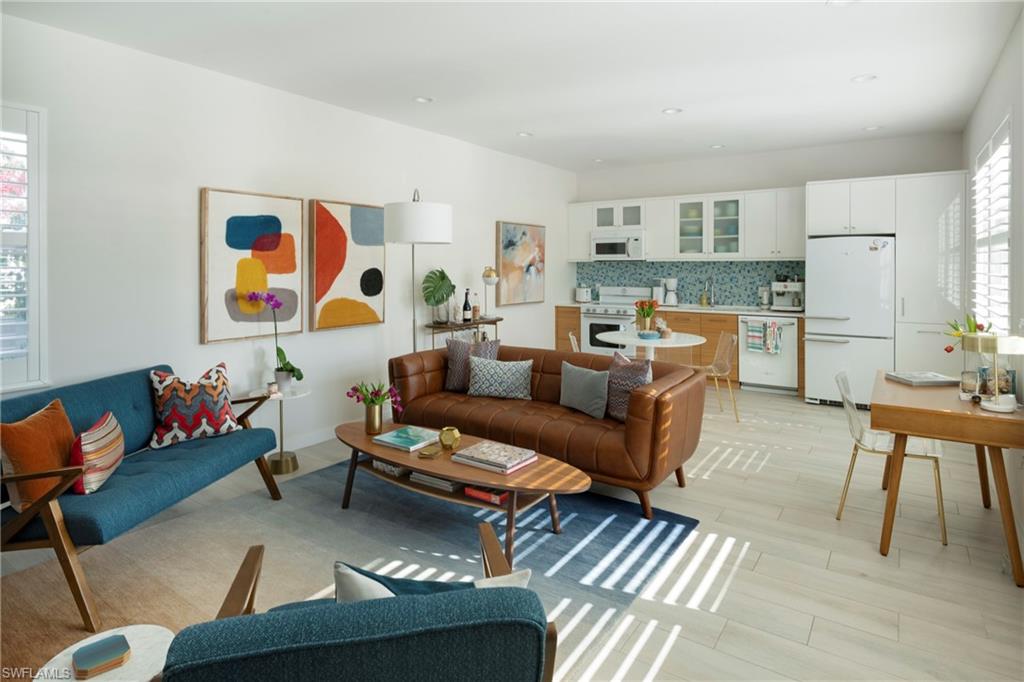 10042 Vanderbilt Drive Naples, FL 34108 - Photo 4 of 37