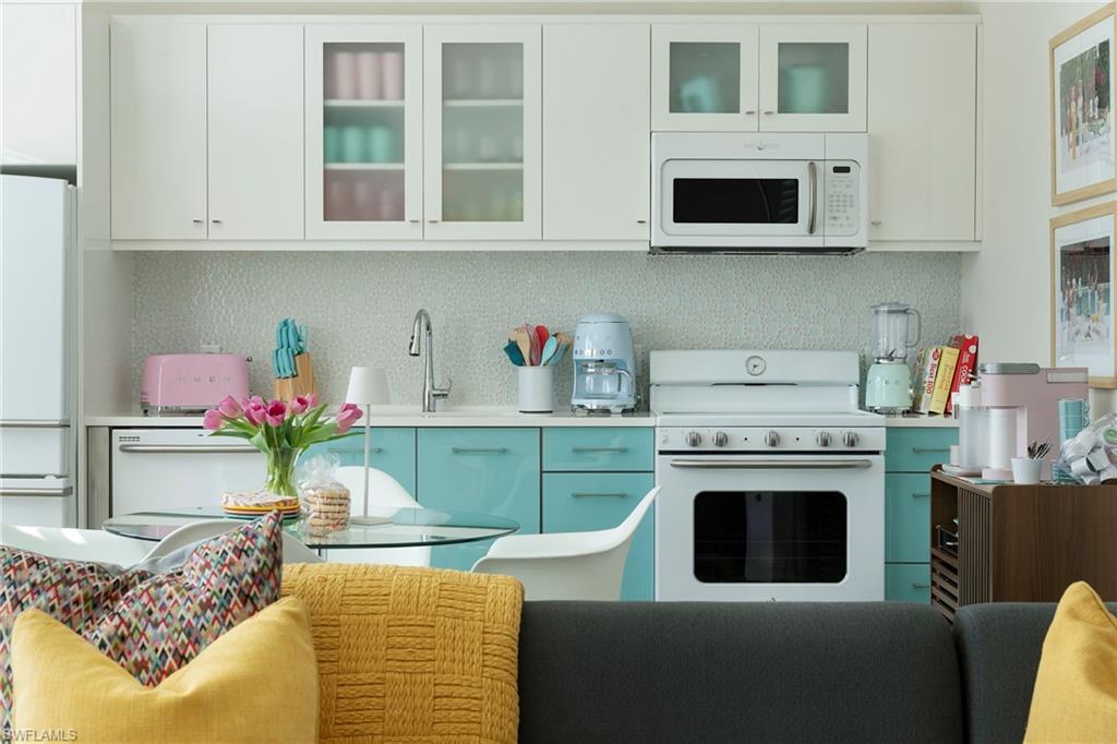 10042 Vanderbilt Drive Naples, FL 34108 - Photo 7 of 37