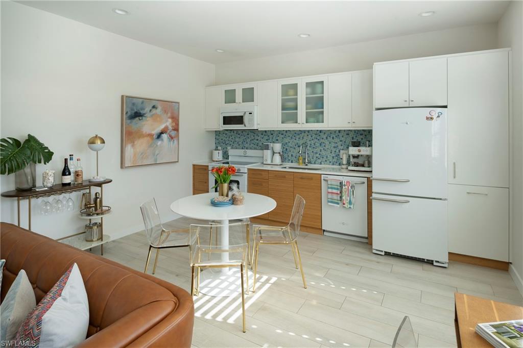 10042 Vanderbilt Drive Naples, FL 34108 - Photo 10 of 37