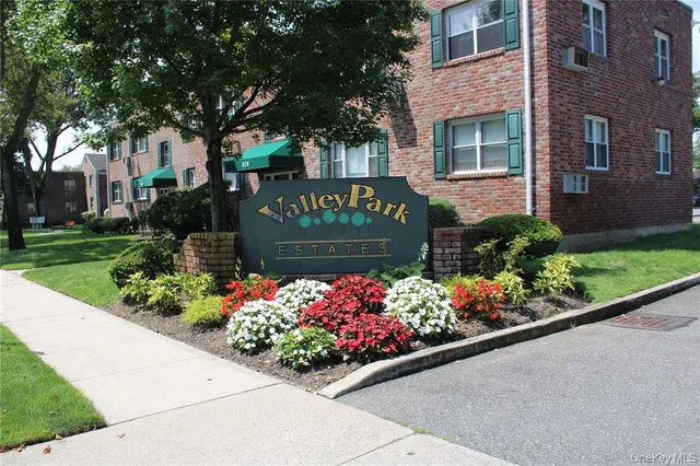 $2,250 | 1065 Fenwood Drive, Unit 2, Valley Stream, NY 11580