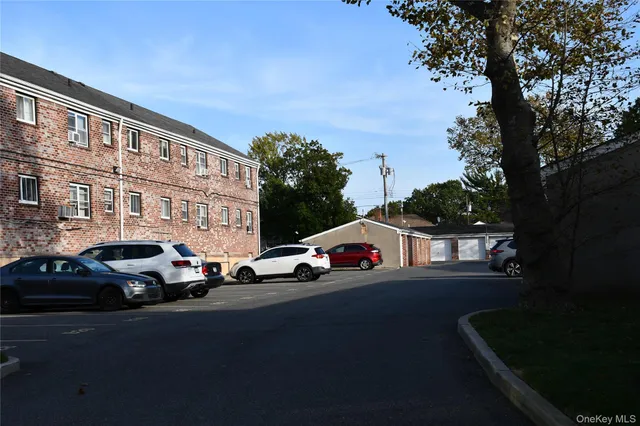 $2,250 | 1065 Fenwood Drive, Unit 2, Valley Stream, NY 11580