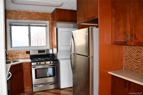 $2,000 | 1065 Fenwood Drive, Unit 2, Valley Stream, NY 11580