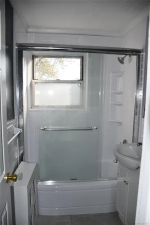 $2,000 | 1065 Fenwood Drive, Unit 2, Valley Stream, NY 11580