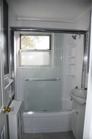 $2,250 | 1065 Fenwood Drive, Unit 2, Valley Stream, NY 11580