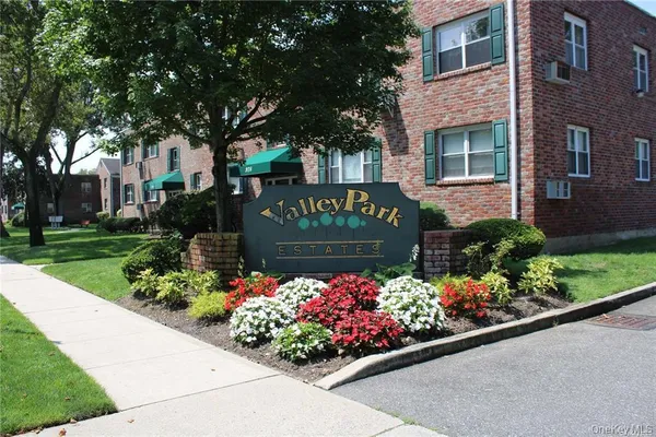 $2,000 | 1065 Fenwood Drive, Unit 2, Valley Stream, NY 11580