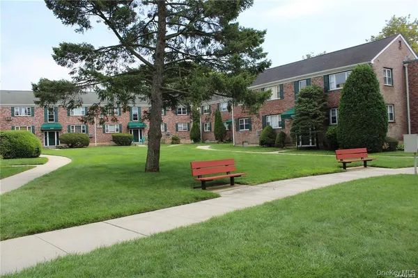 $2,000 | 1065 Fenwood Drive, Unit 2, Valley Stream, NY 11580