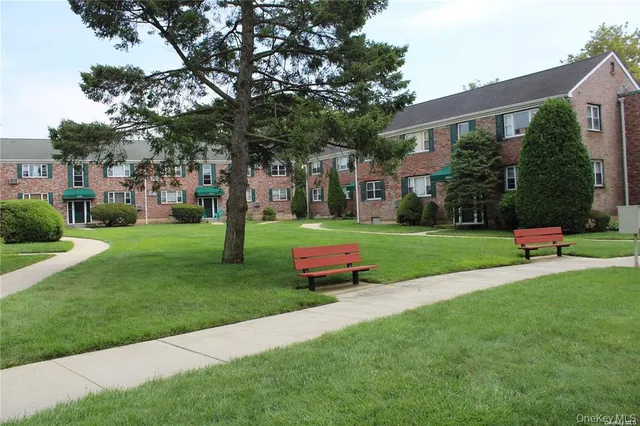 $2,250 | 1065 Fenwood Drive, Unit 2, Valley Stream, NY 11580