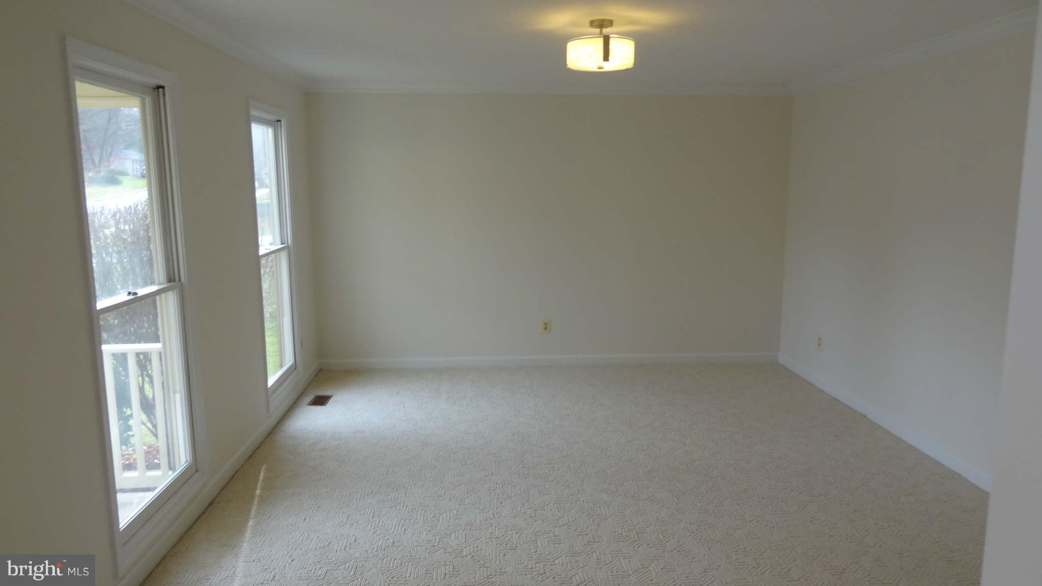 3628 Beaver Ford Road Woodbridge, VA 22192 - Photo 8 of 30 Living Room