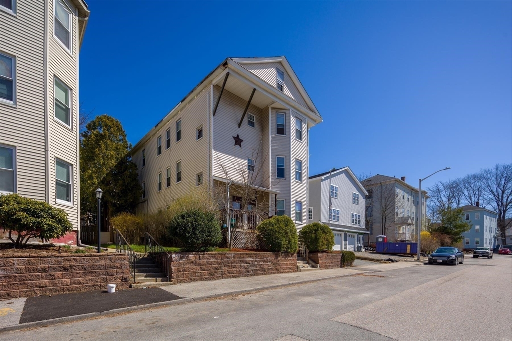 13 Mars Street Worcester, MA 01607 - Photo 3 of 37 Gallery Image 3