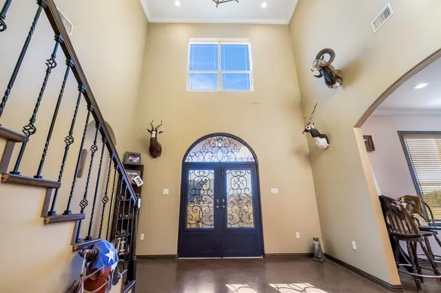 a view of an entryway with a livingroom