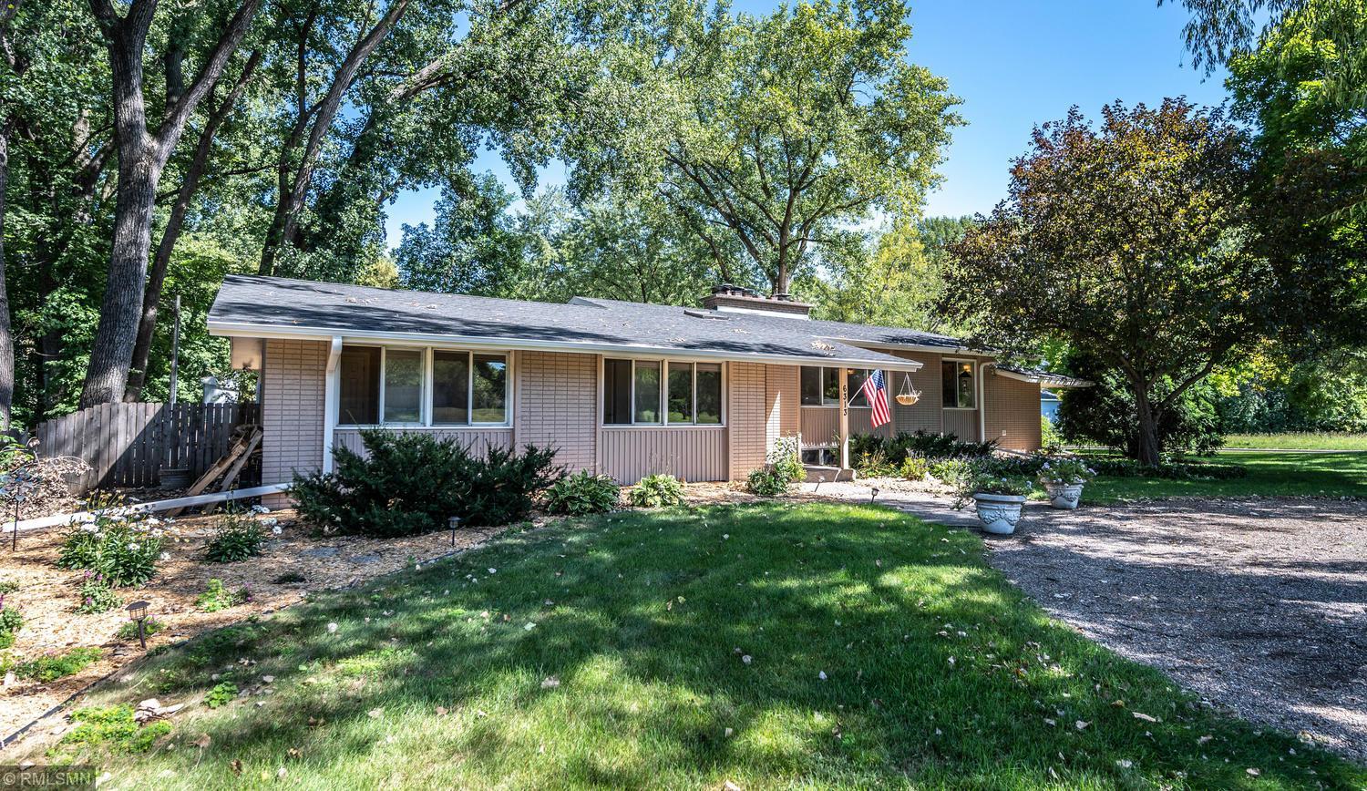 6313 Hillside Road Edina, MN 55436 - Photo 4 of 48