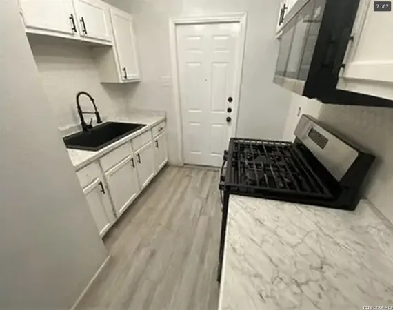 $995 | 3040 Weir Avenue, San Antonio, TX 78226