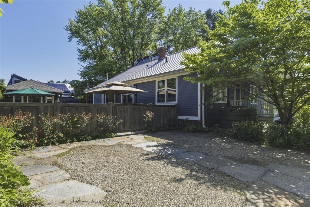 35 Rust Avenue Northampton, MA 01060 - Photo 2 of 39