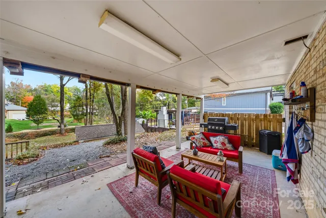 $569,900 | 7116 Hollyhouse Drive, Charlotte, NC 28215