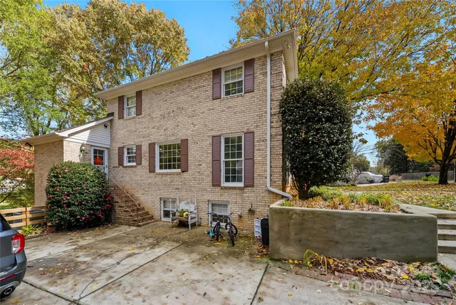 $569,900 | 7116 Hollyhouse Drive, Charlotte, NC 28215