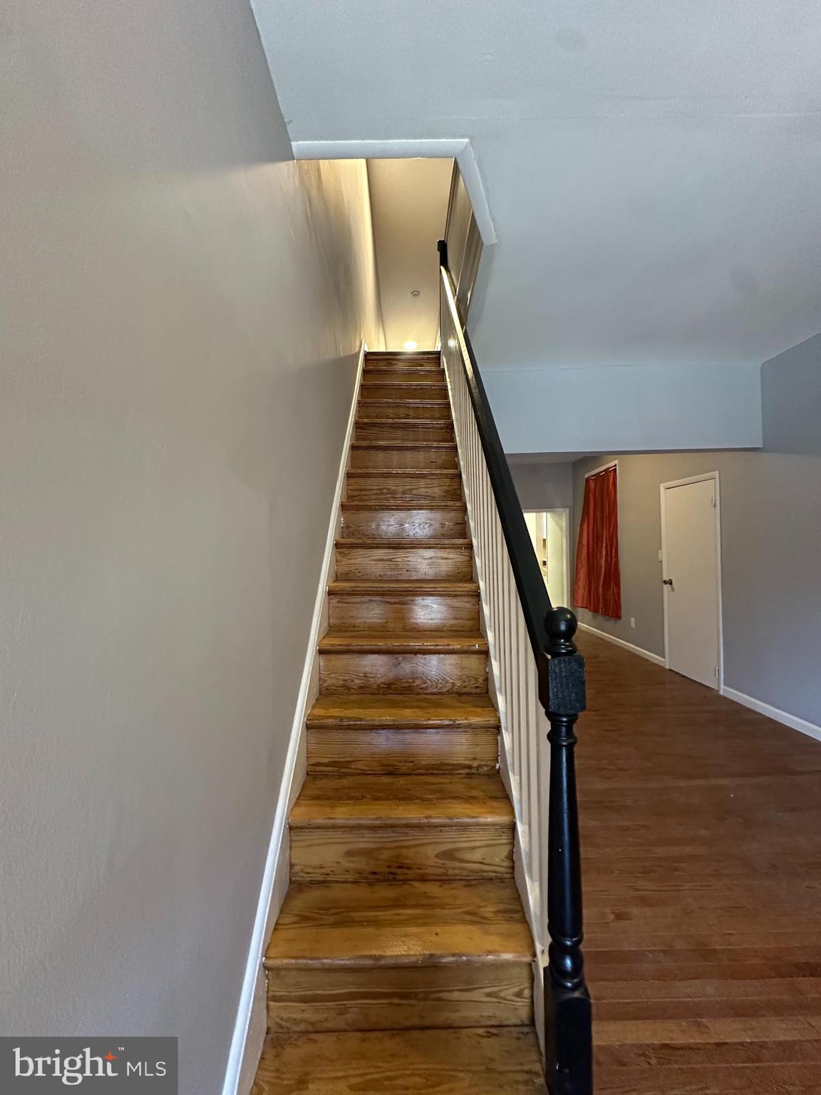 2812 Emerald Street Philadelphia, PA 19134 - Photo 10 of 25 a view of entryway