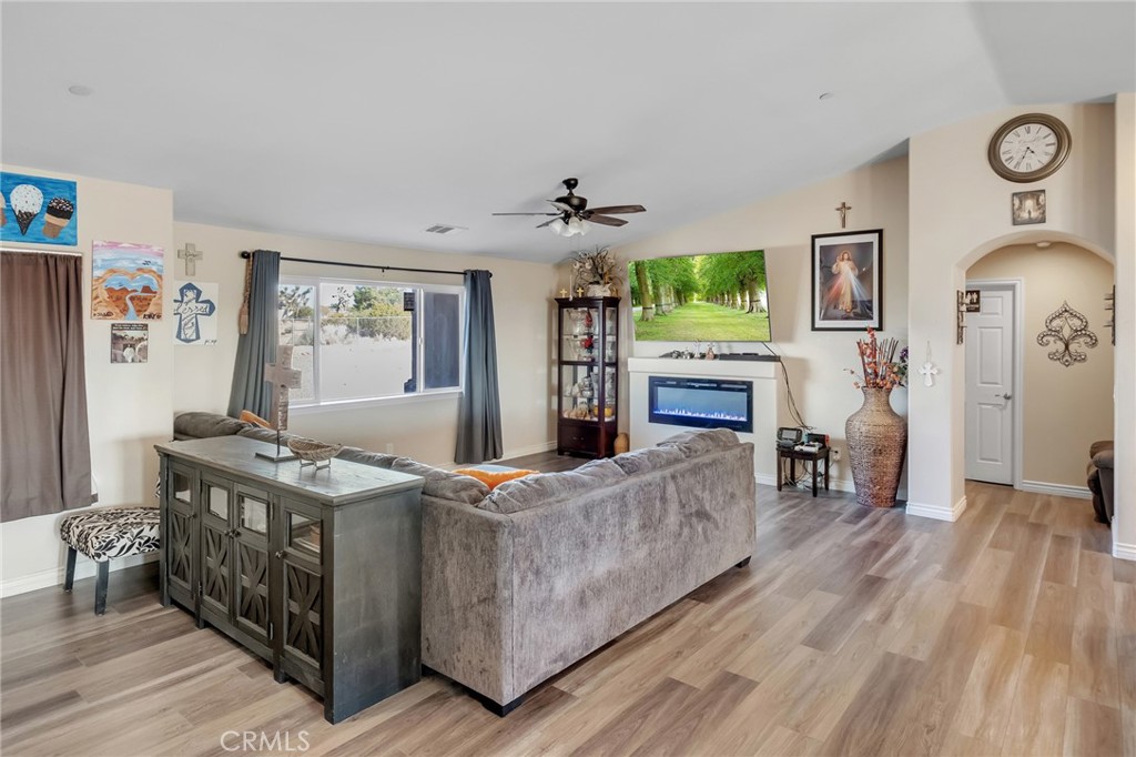 11374 Desert View Road Pinon Hills, CA 92372 - Photo 5 of 42 Gallery Image 5