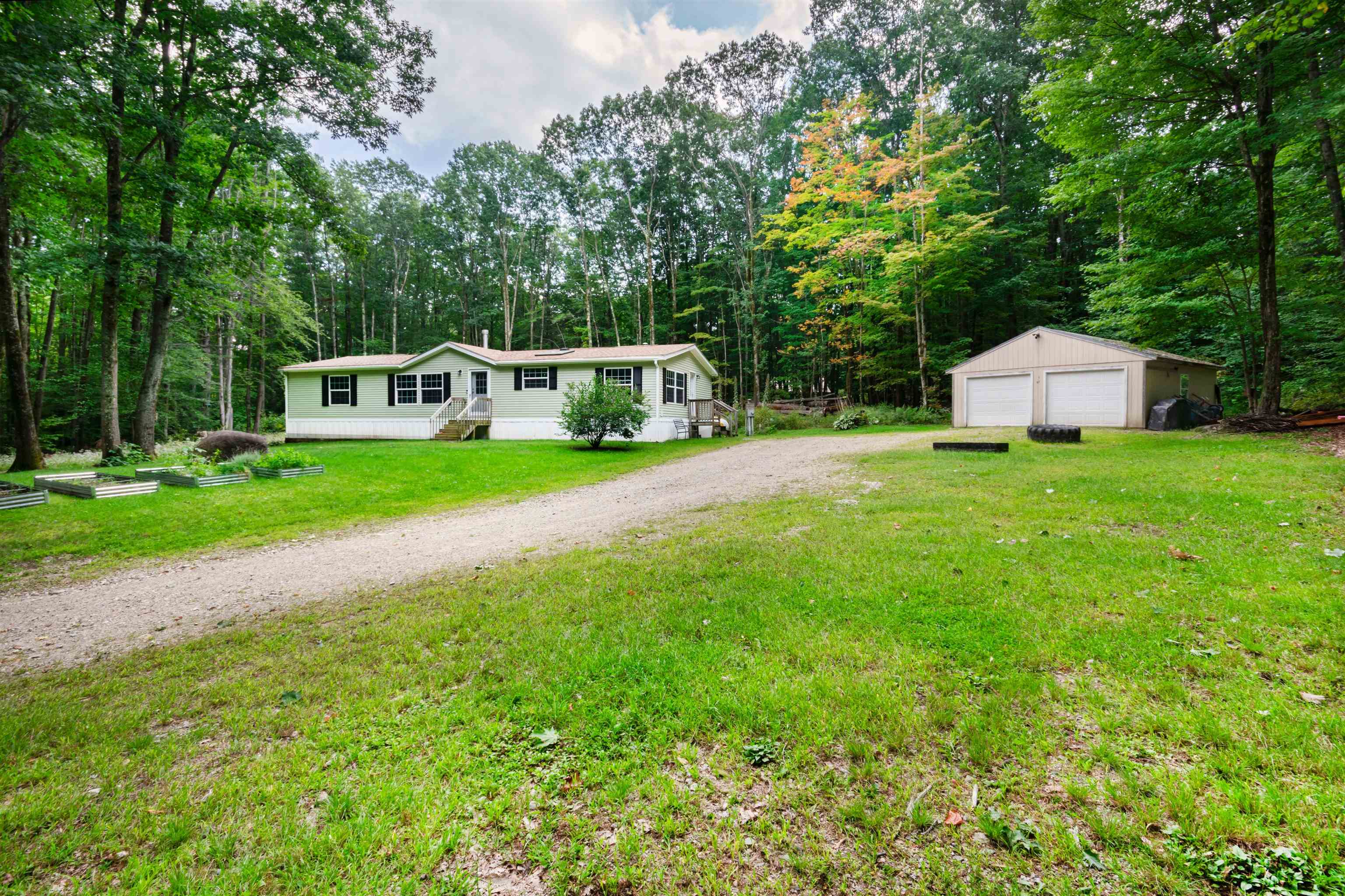 67 Skye Farm Road Deering, NH 03244 - Photo 2 of 33