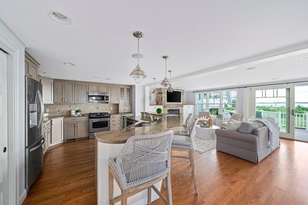 14 Shoreside Road Quincy, MA 02169 - Photo 5 of 42