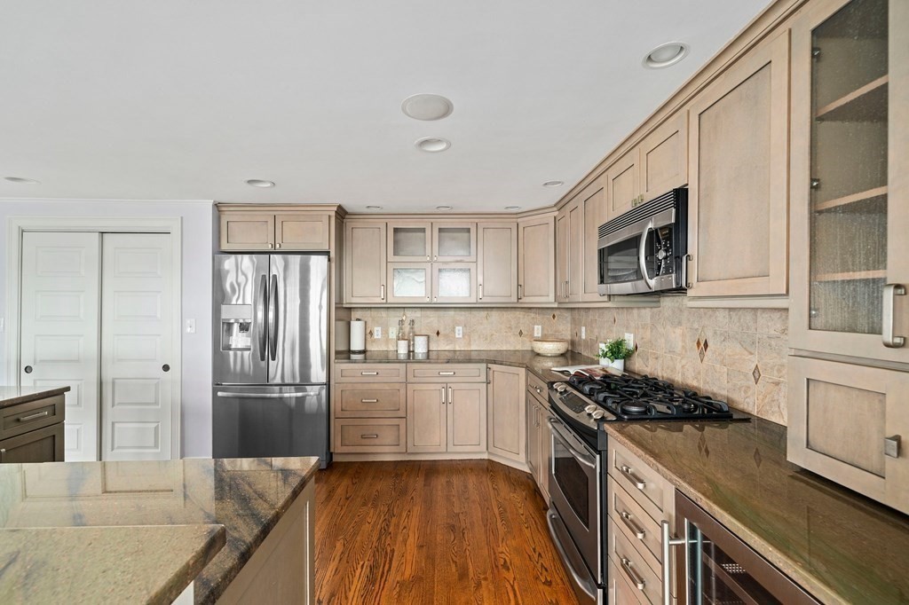 14 Shoreside Road Quincy, MA 02169 - Photo 7 of 42