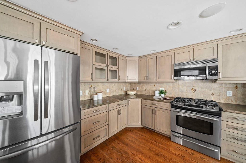 14 Shoreside Road Quincy, MA 02169 - Photo 8 of 42