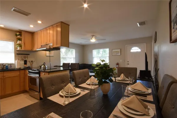 $2,100 | 306 Bailey Lane, Sarasota, FL 34237
