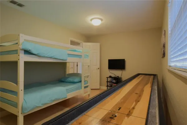 $2,100 | 306 Bailey Lane, Sarasota, FL 34237