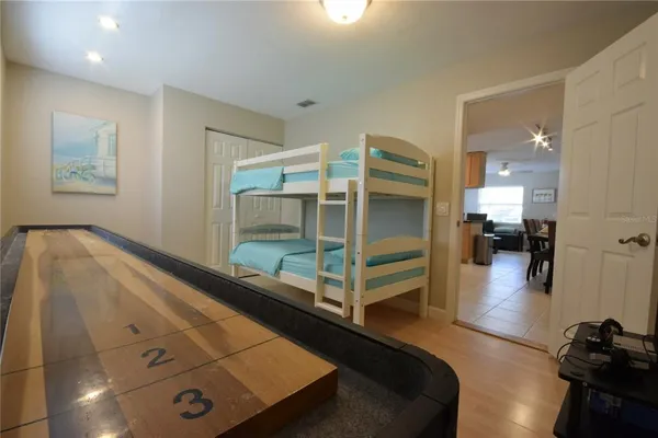 $2,100 | 306 Bailey Lane, Sarasota, FL 34237