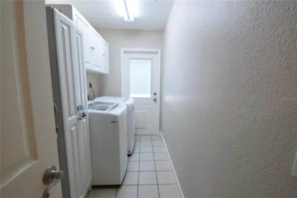 $2,100 | 306 Bailey Lane, Sarasota, FL 34237