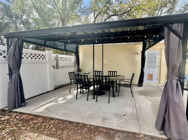 $2,100 | 306 Bailey Lane, Sarasota, FL 34237