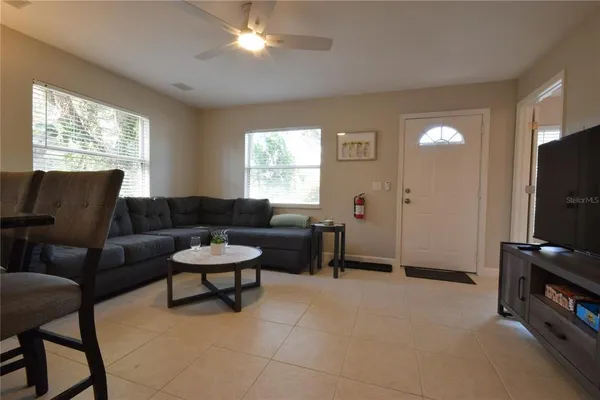 $2,100 | 306 Bailey Lane, Sarasota, FL 34237