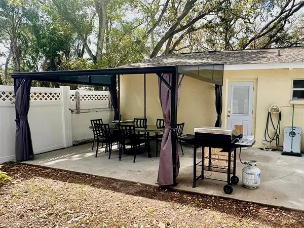 $2,100 | 306 Bailey Lane, Sarasota, FL 34237