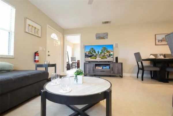 $2,100 | 306 Bailey Lane, Sarasota, FL 34237