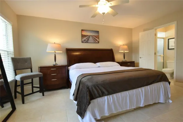 $2,100 | 306 Bailey Lane, Sarasota, FL 34237