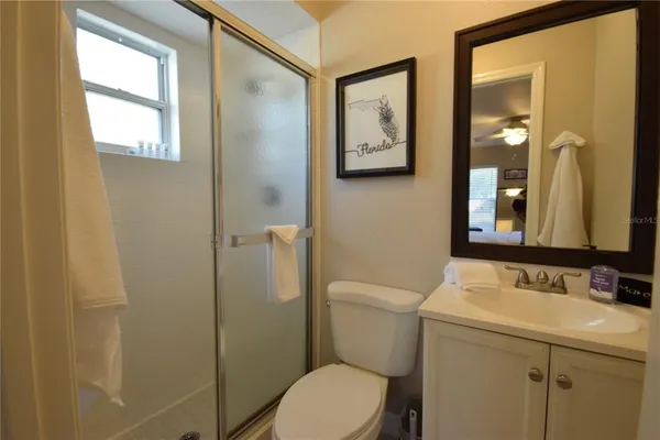 $2,100 | 306 Bailey Lane, Sarasota, FL 34237