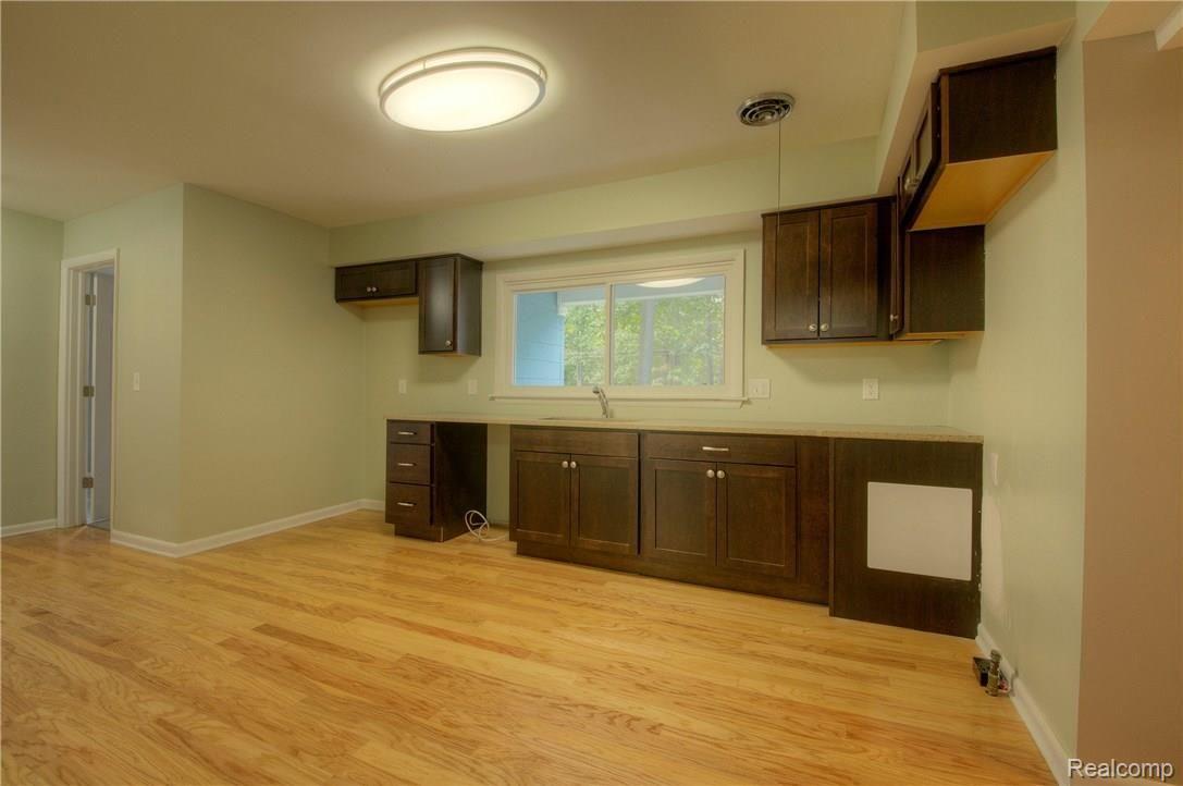 15650 Inkster Road Romulus, MI 48174 - Photo 7 of 33 10 Kit.jpg