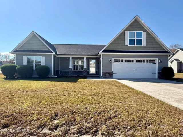 $330,000 | 201 Stonebridge Court, Maysville, NC 28555