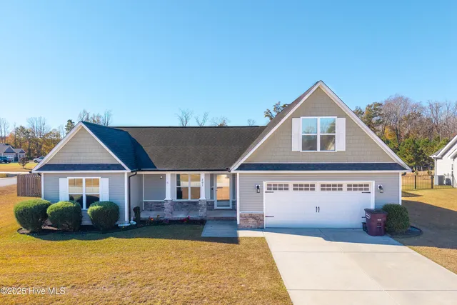 $320,000 | 201 Stonebridge Court, Maysville, NC 28555