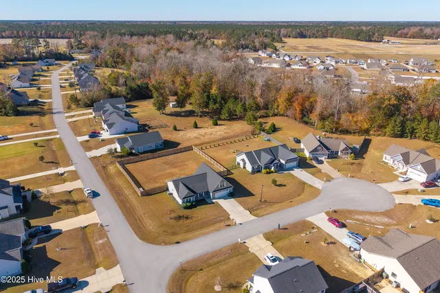 $320,000 | 201 Stonebridge Court, Maysville, NC 28555