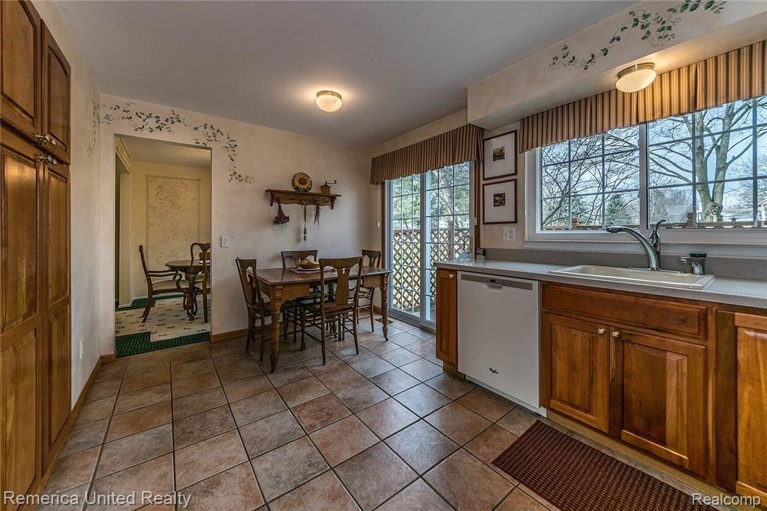 24383 Jamestowne Road Novi, MI 48375 - Photo 13 of 37 18_23.jpg