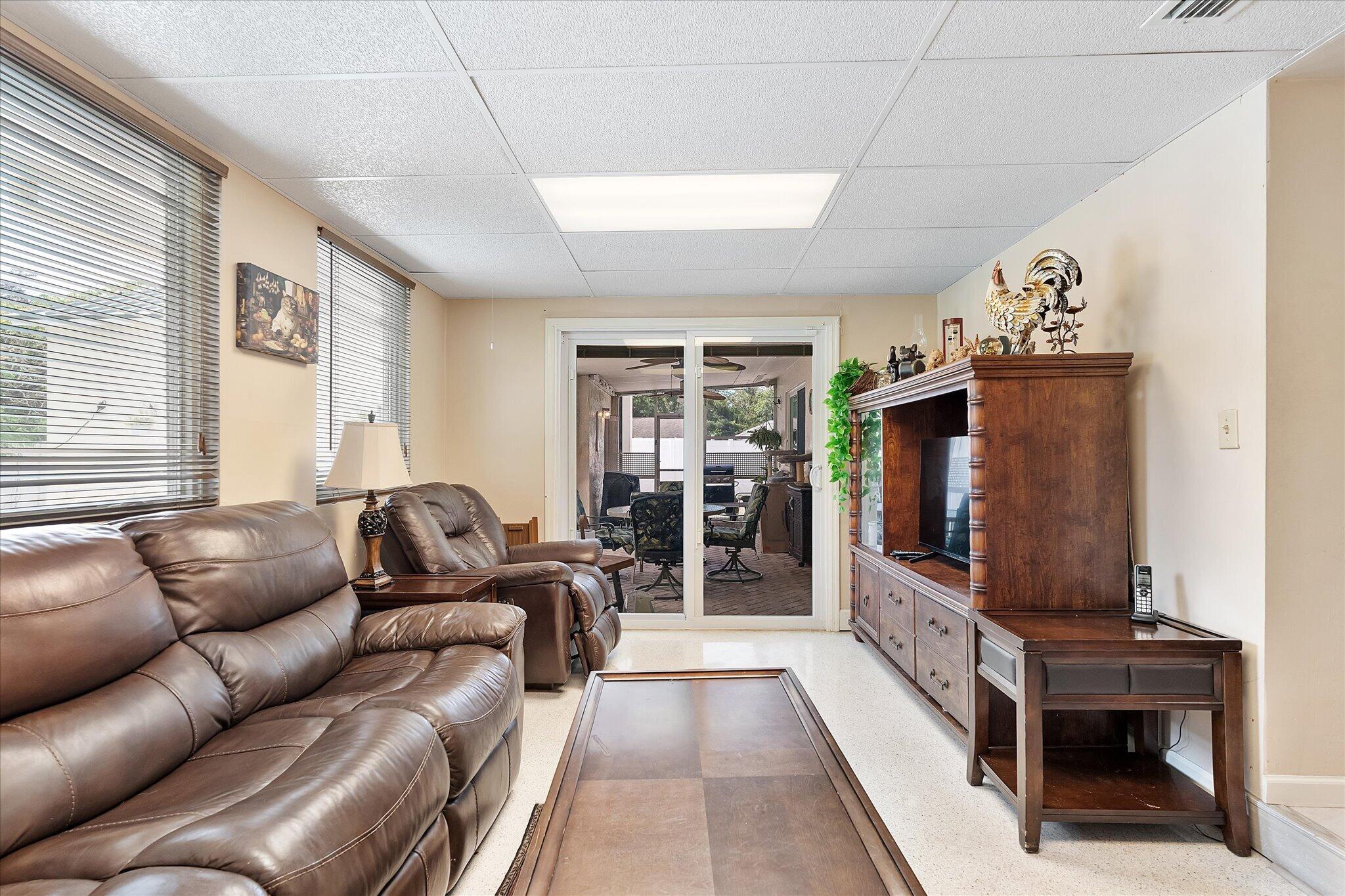 660 Azalea Court Plantation, FL 33317 - Photo 14 of 32 31-660 Azalea Ct_031