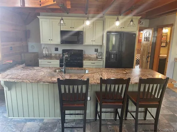$999,999 | 109 Goldrick Landing Court, Kingston, NY 12401