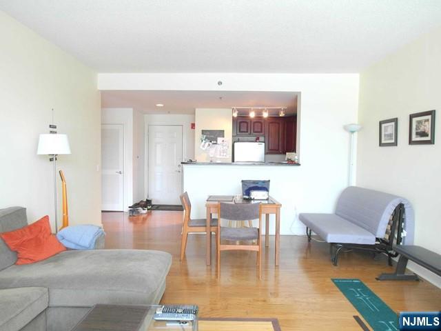 5107 City Place, Unit 5107 Edgewater, NJ 07020 - Photo 4 of 9