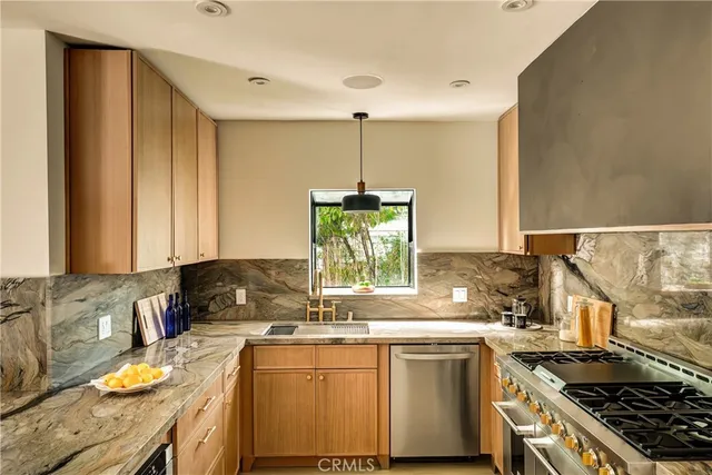 $2,895,000 | 636 Bay Street, Santa Monica, CA 90405