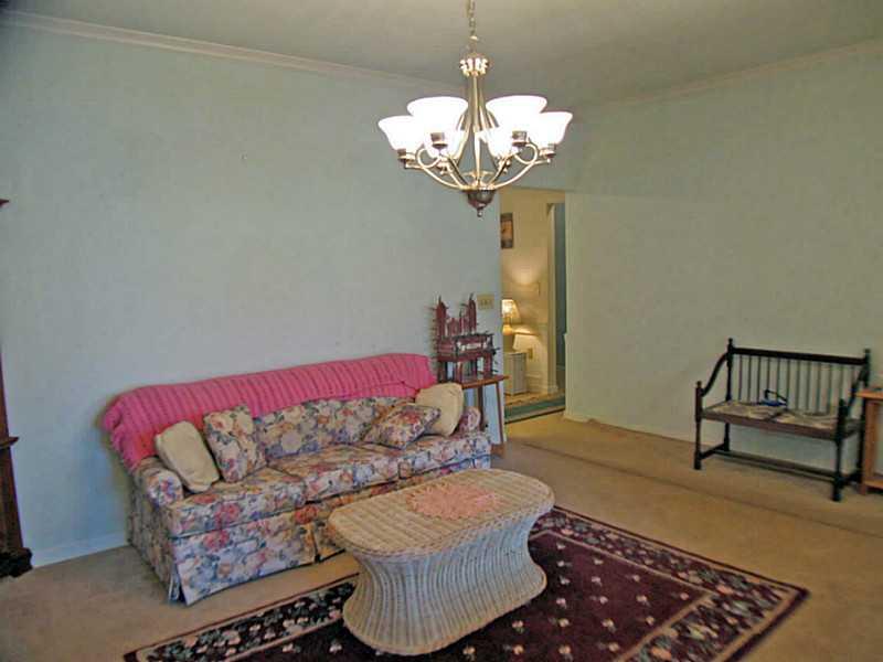 137 Ridgeview Drive Ligonier, PA 15658 - Photo 4 of 21 Dining Room.
