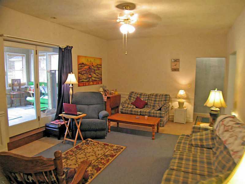 137 Ridgeview Drive Ligonier, PA 15658 - Photo 7 of 21 Living Room.