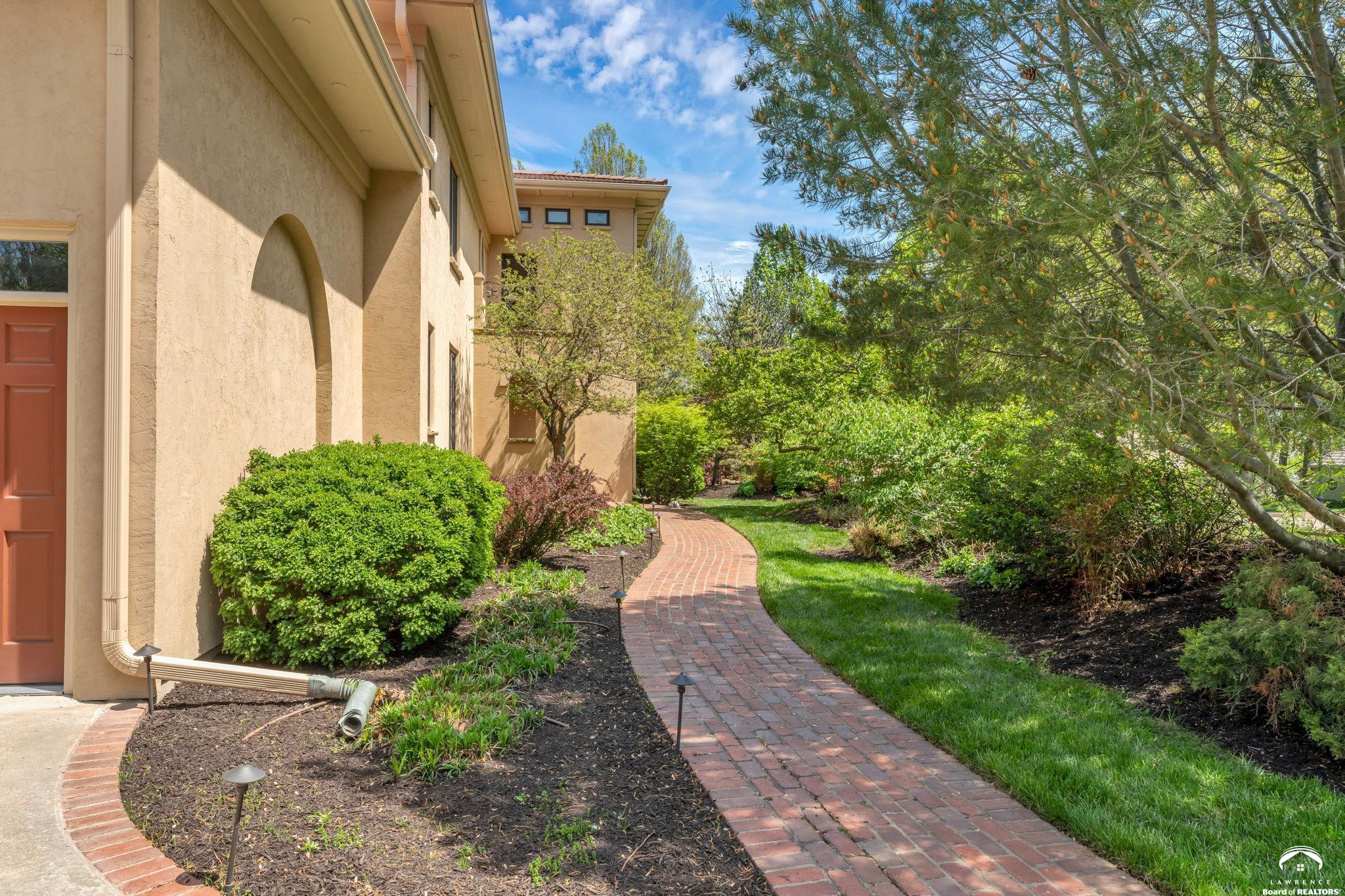 201 Fall Creek Road Lawrence, KS 66049 - Photo 4 of 98